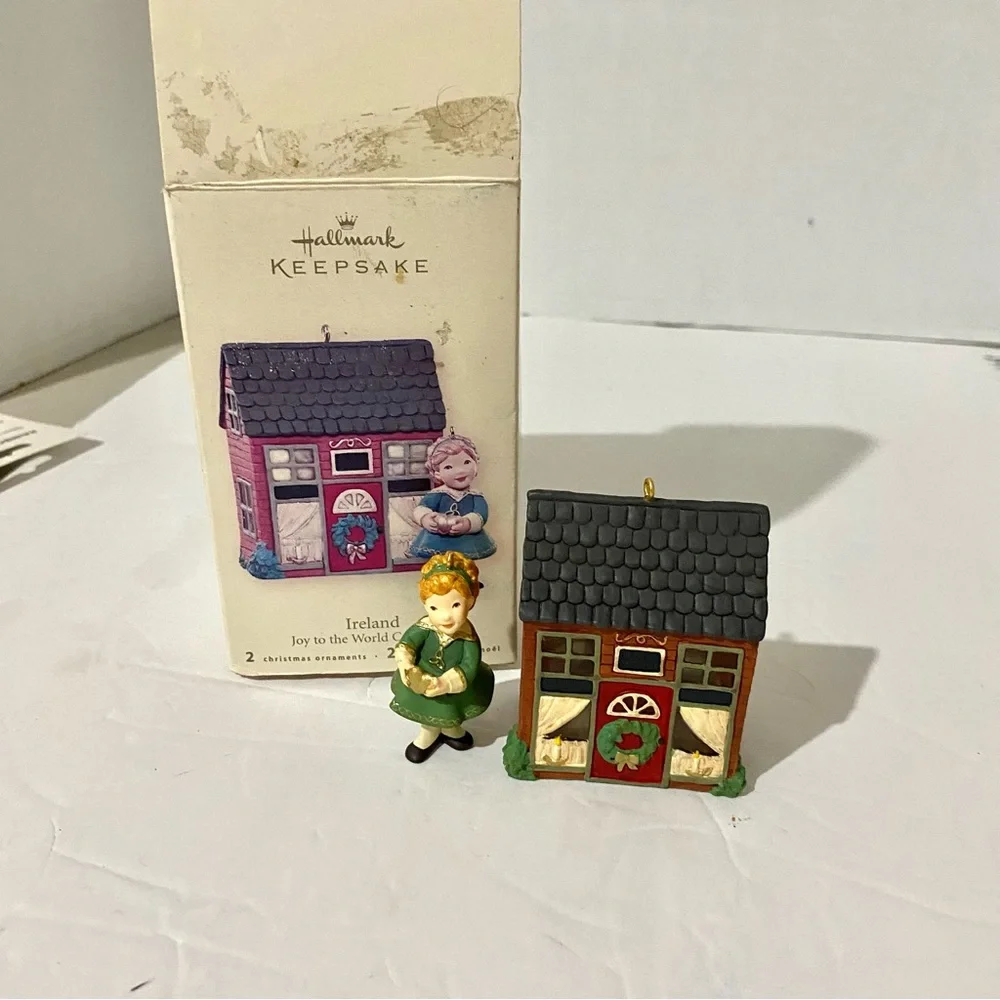 Hallmark Ireland Joy to the World Collection Keepsake 2 Ornament Set 2007 in Box